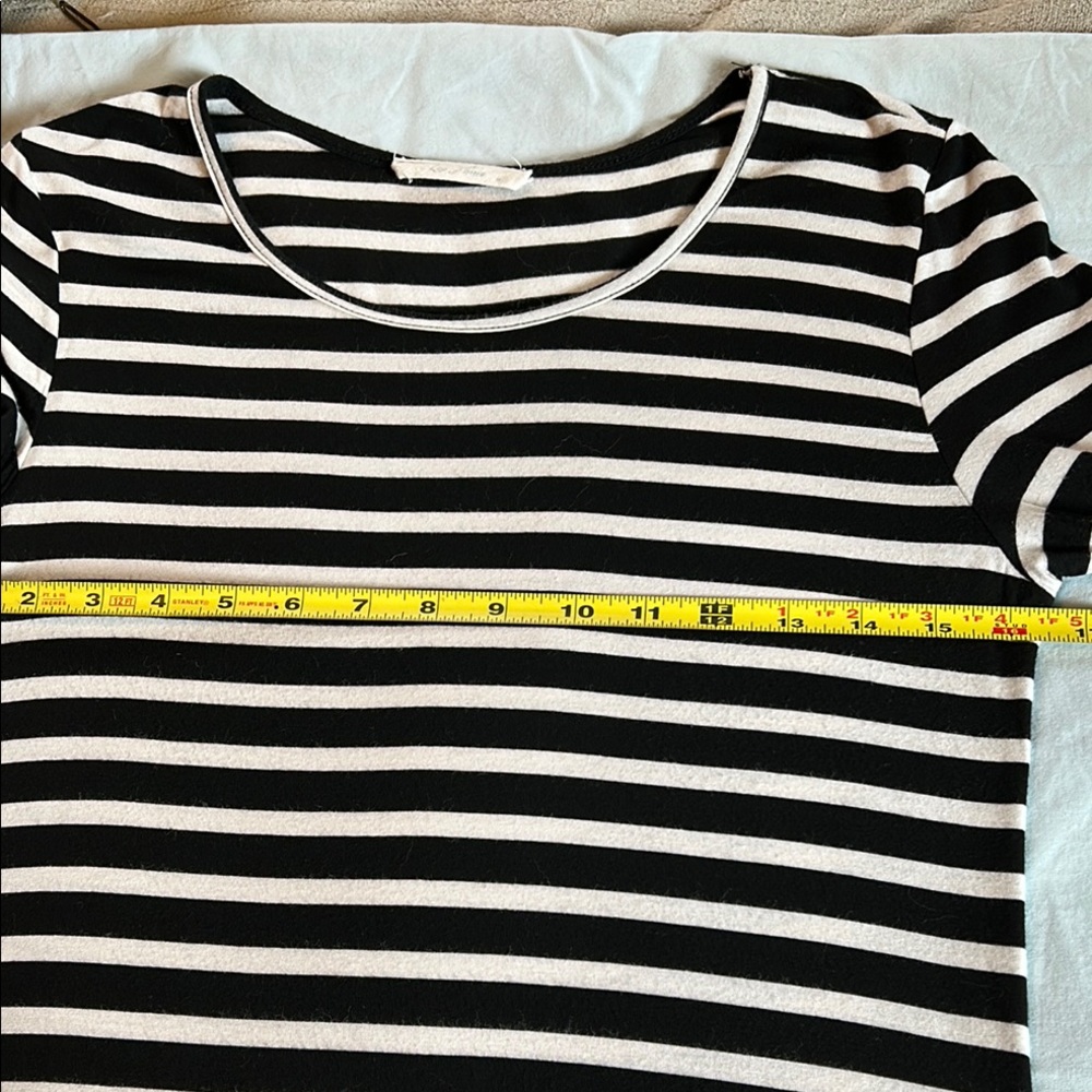 Les Amis Black and White Asymmetrical Top - Picture 8 of 11